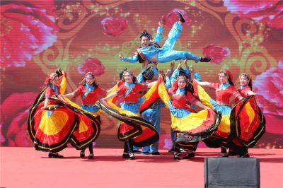 文化活动（彝族舞蹈）